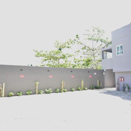 봄비나스 Residencial Melfi 3 Ap.1 Frente 아파트 외부 사진